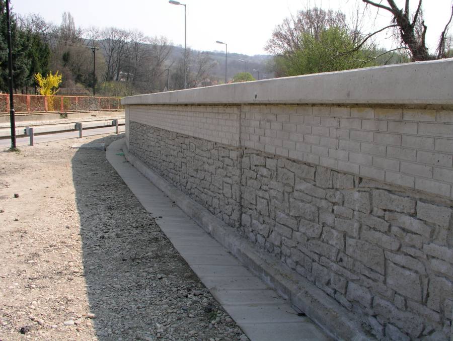 protipovodňový múr v Devíne - obr. 2 -klikni pre zväčšenie