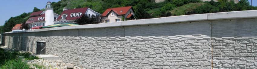 Protipovodňový múr na Prístavnej ulici v Bratislave